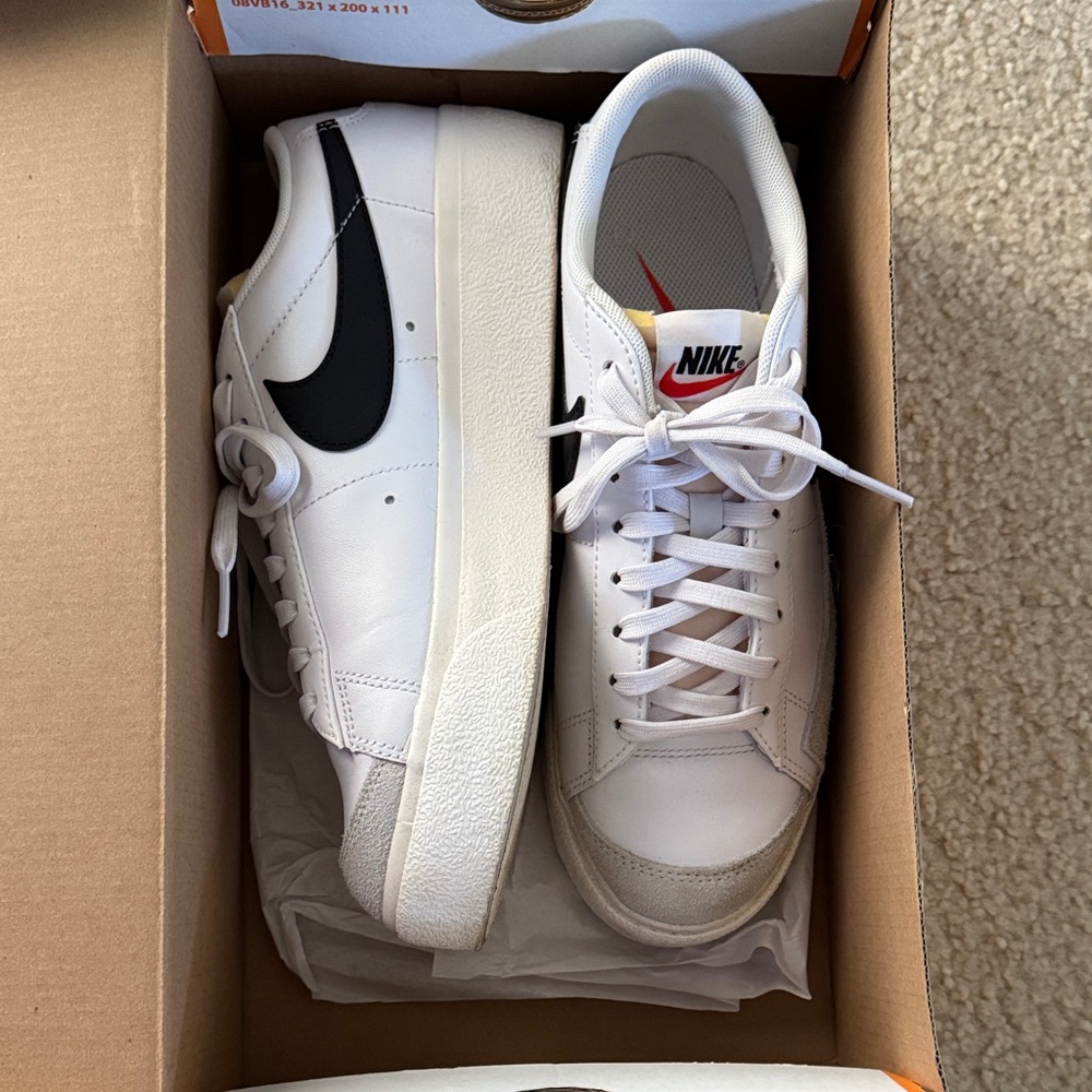 Nike Women's White and Black Sneakers